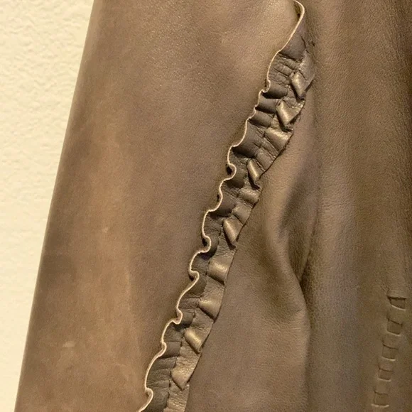 CHICO’s Womens Brown Leather Crop Length Jacket. Buttery Soft. Nice detail.​​​​​ - Picture 6 of 14